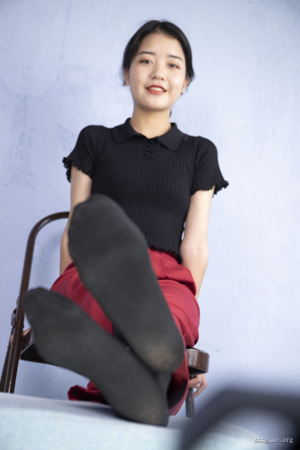 南国足艺_气质美女小雨试镜，修长性感的美脚，脚型真漂亮，人美脚更美__01