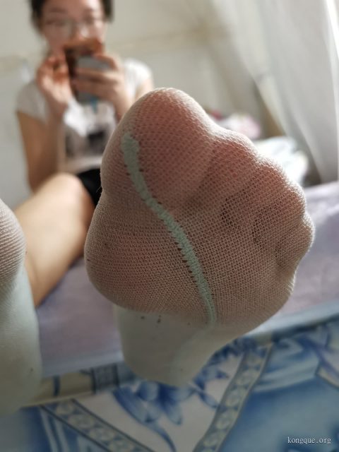鱼鱼足影 - 全套足袜写真&视频[91期-2024.8]-孔雀海|珍藏合集