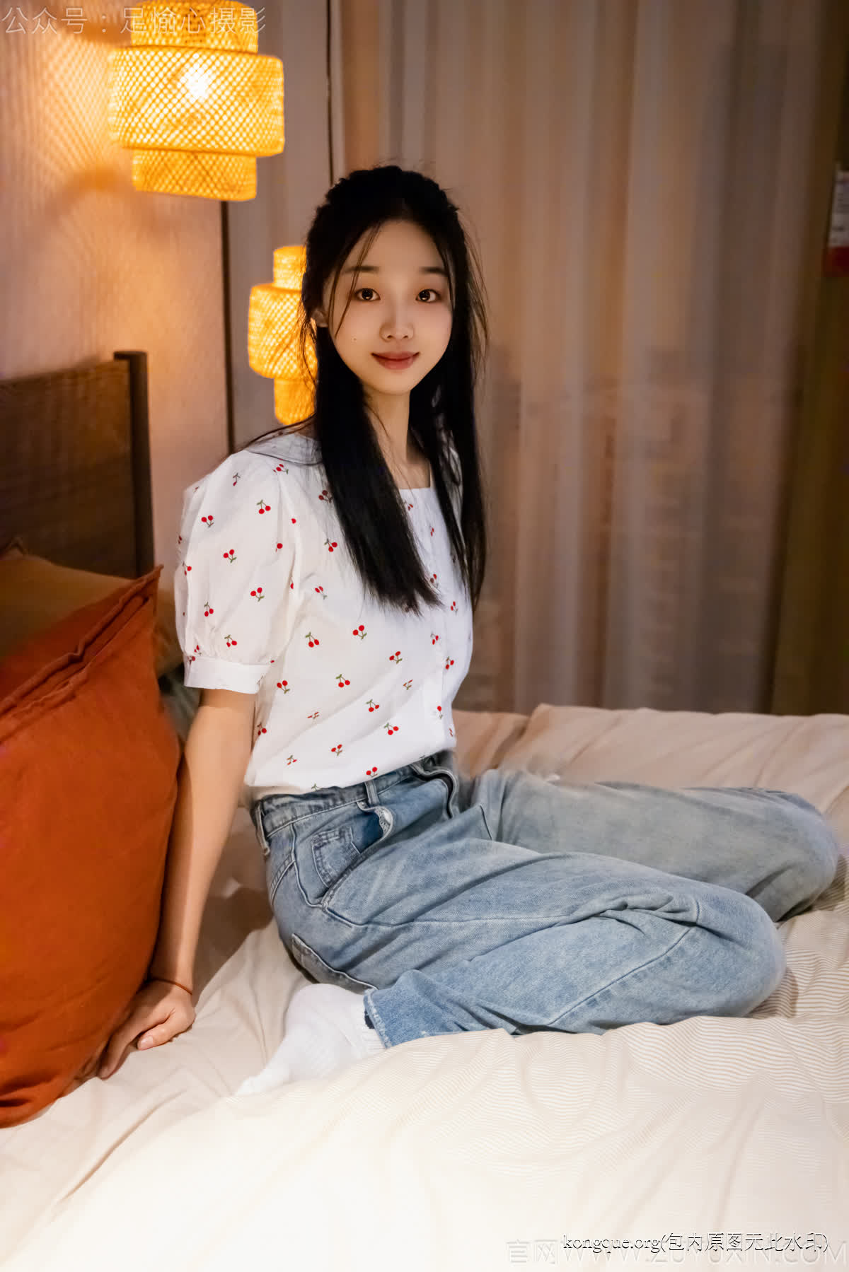 足愉心_NO.012_奶芙（搭配：碎花衬衫、牛仔长裤、运动鞋、白色棉袜、裸足）_0055 - 副本