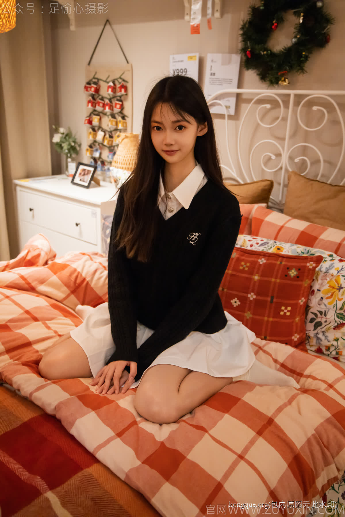 足愉心_NO.013_鹿鹿（搭配：黑色毛衣、白色短裙、洞洞鞋、白色棉袜、裸足）_0043